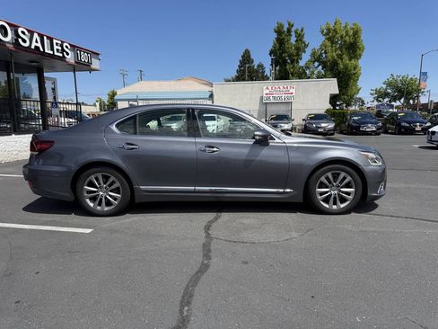 Used 2014 Lexus LS 460 w/ Comfort Package RWD image 2