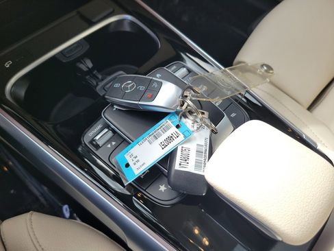 Used 2022 Mercedes-Benz GLB 250 image 24