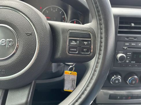 Used 2011 Jeep Liberty Sport image 18