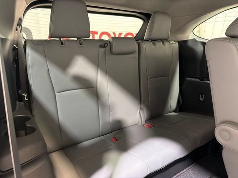 Used 2026 Toyota Highlander Platinum AWD/4WD image 17