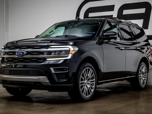 Used 2023 Ford Expedition Limited image 30