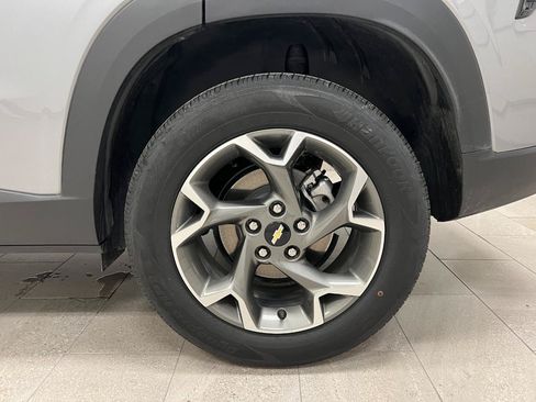 Used 2025 Chevrolet Trax LT FWD image 49