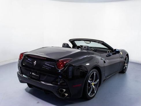 Used 2014 Ferrari California image 2