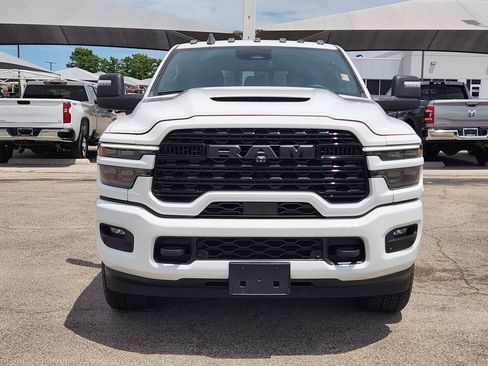 Used 2025 RAM 2500 Limited AWD/4WD image 2