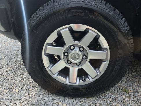 Used 2014 Toyota FJ Cruiser 4WD w/ Upgrade Package image 12