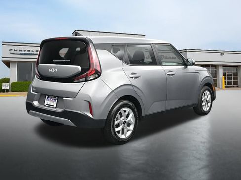 Used 2025 Kia Soul LX w/ LX Technology Package FWD image 5