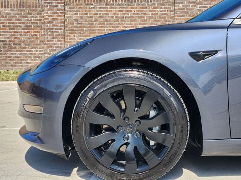 Used 2023 Tesla Model 3 Standard Range image 10
