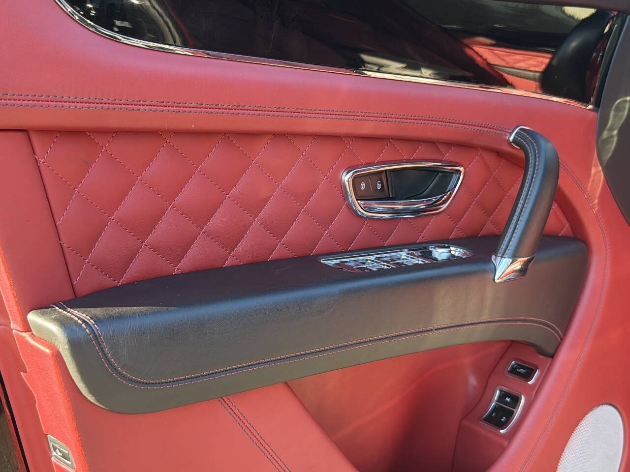 Used 2017 Bentley Bentayga AWD/4WD image 55