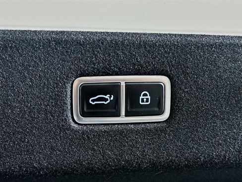 Used 2024 Hyundai Ioniq 6 SE RWD image 30