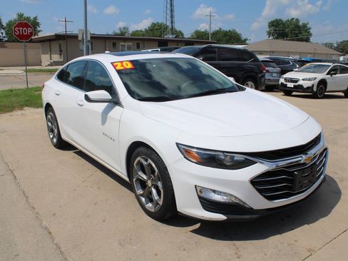 Used 2020 Chevrolet Malibu LT FWD image 2