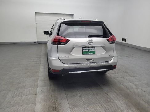 Used 2017 Nissan Rogue SV w/ SV Premium Package FWD image 6