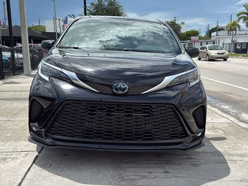 Used 2021 Toyota Sienna XSE w/ XSE Plus Package FWD image 18