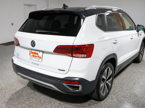 Used 2023 Volkswagen Taos SE w/ Panoramic Sunroof Package AWD/4WD image 7