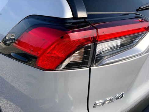 Used 2025 Toyota RAV4 XLE AWD/4WD image 28