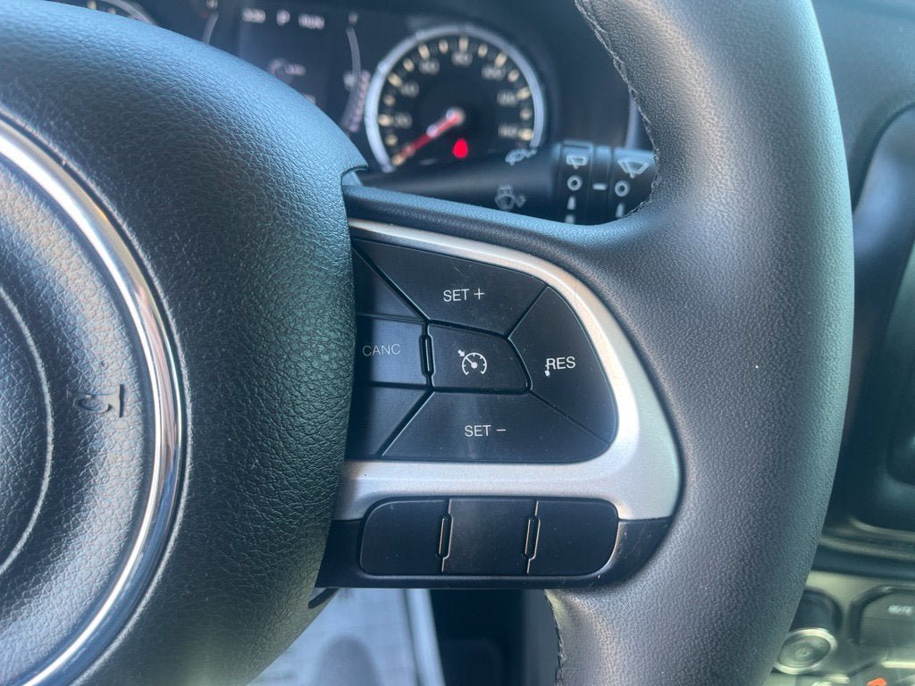 Used 2020 Jeep Renegade Latitude FWD image 22