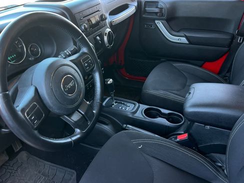 Used 2018 Jeep Wrangler Unlimited Sahara AWD/4WD image 14