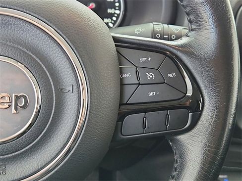 Used 2016 Jeep Renegade Latitude image 11