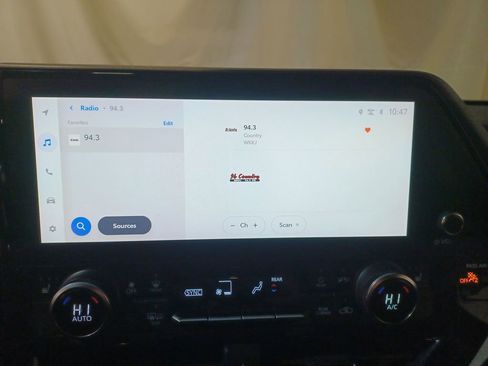 Used 2023 Toyota Highlander XLE image 12