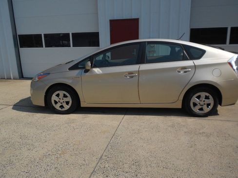 Used 2010 Toyota Prius FWD image 2