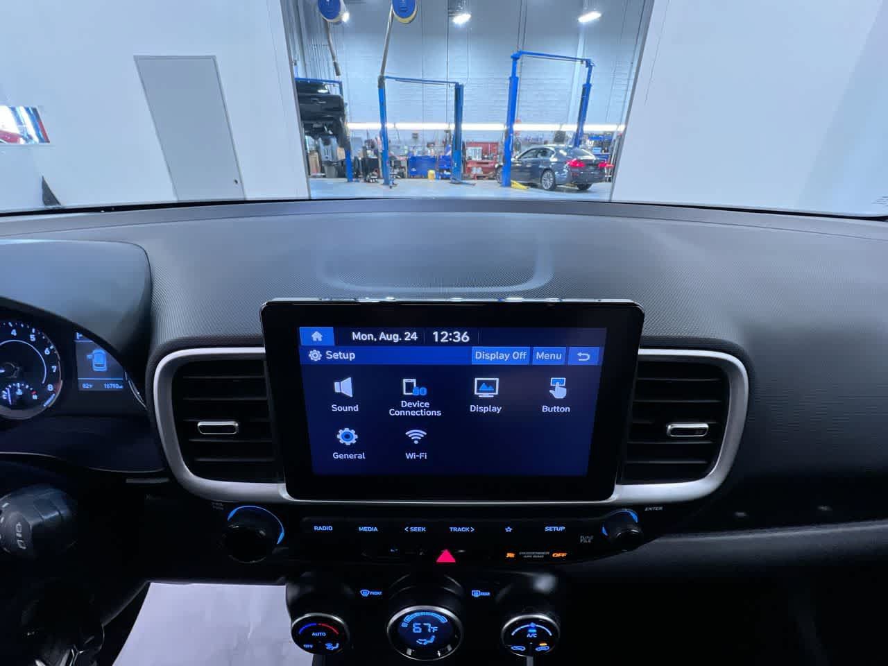 Used 2022 Hyundai Venue SEL FWD image 26