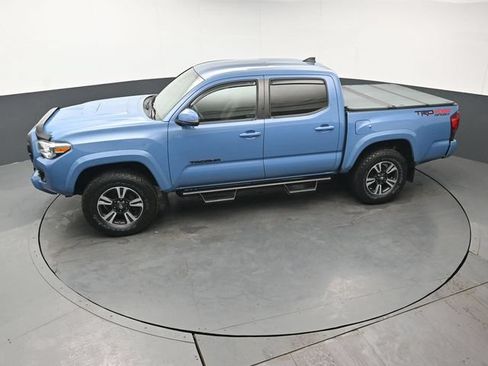 Used 2019 Toyota Tacoma TRD Sport AWD/4WD image 32
