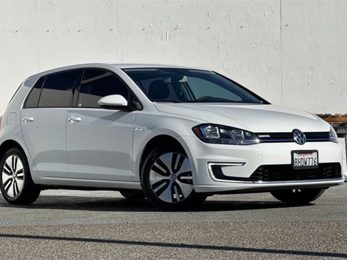 Used 2018 Volkswagen e-Golf SE image 2