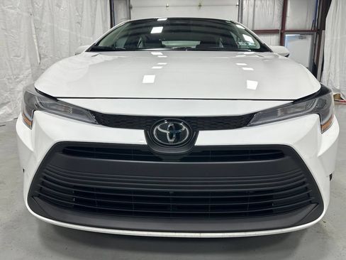 Used 2026 Toyota Corolla LE FWD image 2