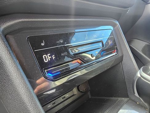 Used 2023 Volkswagen Tiguan SE R-Line image 21