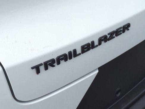 New 2026 Chevrolet TrailBlazer LT w/ Midnight Edition FWD image 30