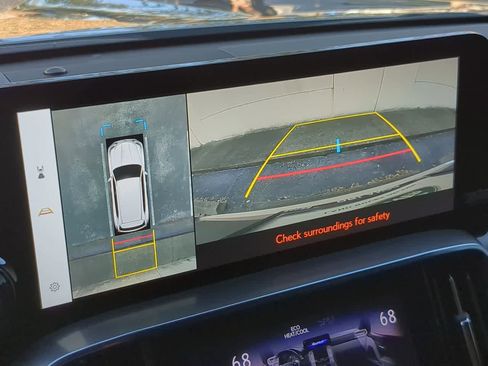 Used 2025 Lexus LX 600 4WD w/ Premium Package image 31