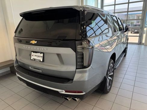 Used 2025 Chevrolet Suburban High Country AWD/4WD image 36