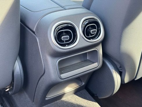 Used 2025 Mercedes-Benz GLC 300 4MATIC image 18