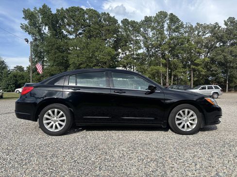 Used 2014 Chrysler 200 Touring image 3