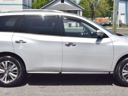 Used 2018 Nissan Pathfinder S AWD/4WD image 12