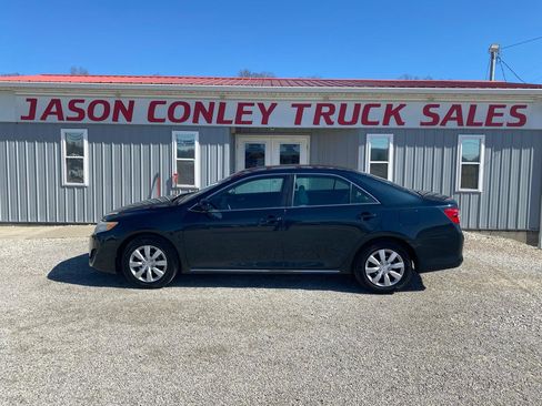 Used 2014 Toyota Camry LE image 1