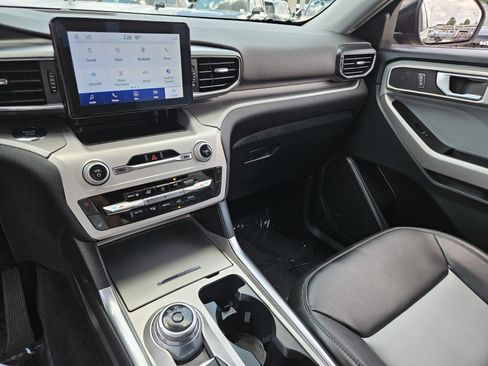 Used 2023 Ford Explorer XLT w/ Equipment Group 202A AWD/4WD image 21