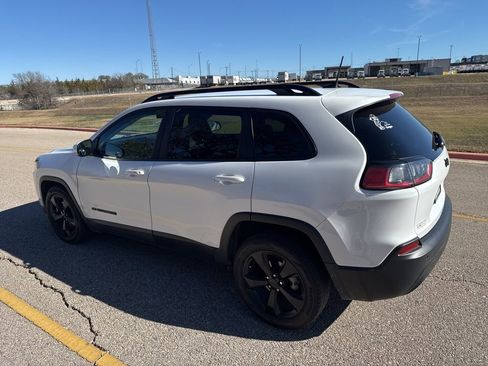 Used 2020 Jeep Cherokee Latitude Plus image 5