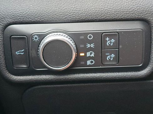 Used 2022 Ford Explorer XLT image 19