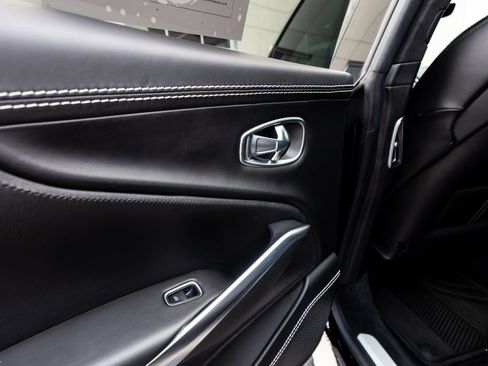 Used 2021 Aston Martin DBX AWD/4WD image 45