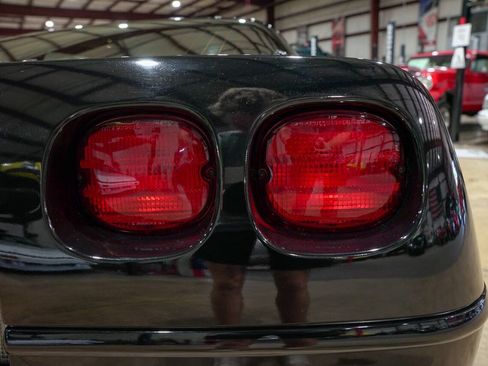 Used 1991 Chevrolet Corvette Coupe RWD image 36