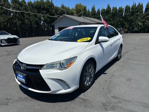 Used 2016 Toyota Camry SE FWD image 3