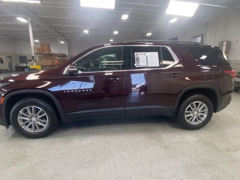 Certified 2023 Chevrolet Traverse LT w/ Rear Camera Mirror Package FWD image 5