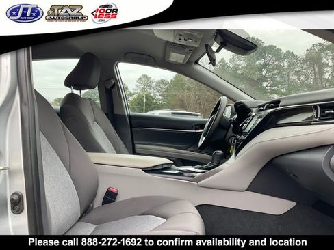 Used 2019 Toyota Camry LE image 13