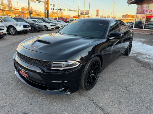 Used 2017 Dodge Charger R/T image 4