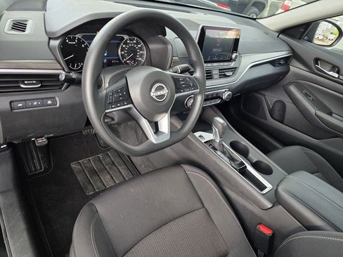 Used 2025 Nissan Altima 2.5 SV image 10