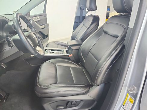 Used 2023 Ford Explorer Limited image 19