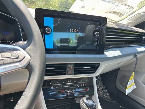 New 2026 Volkswagen Jetta SE FWD image 32