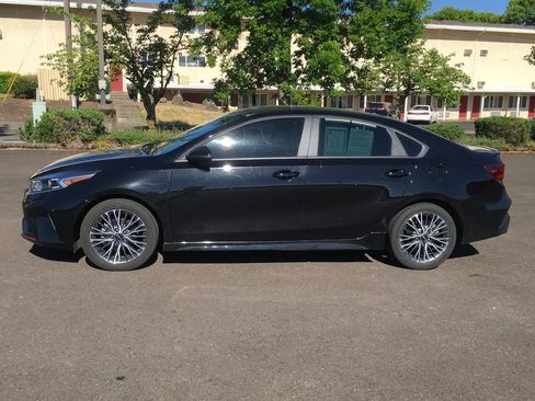 Used 2023 Kia Forte GT-Line w/ GT-Line Premium Package FWD image 3
