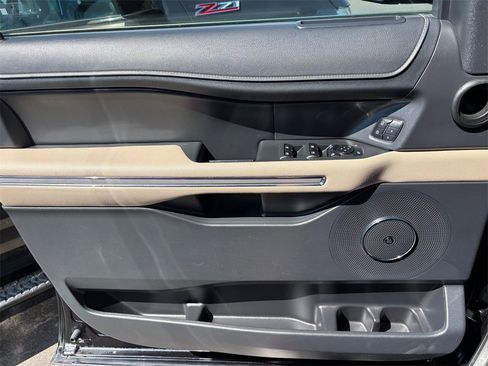 Used 2024 Ford Expedition Limited image 25
