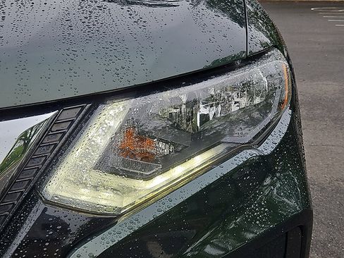 Used 2018 Nissan Rogue SV w/ Premium Package AWD/4WD image 9